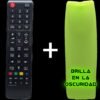 Mando Samsung BN59-01199G junto a funda de silicona verde luminiscente.