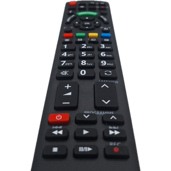 Vista inferior del mando Panasonic N2QAYB000487. Inserta las pilas y úsalo de inmediato sin códigos ni configuraciones previas. Ideal para reemplazar el mando original.